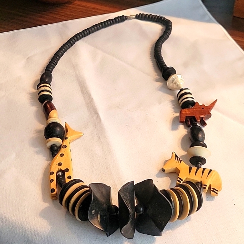 Vintage 80s handcarved African necklace